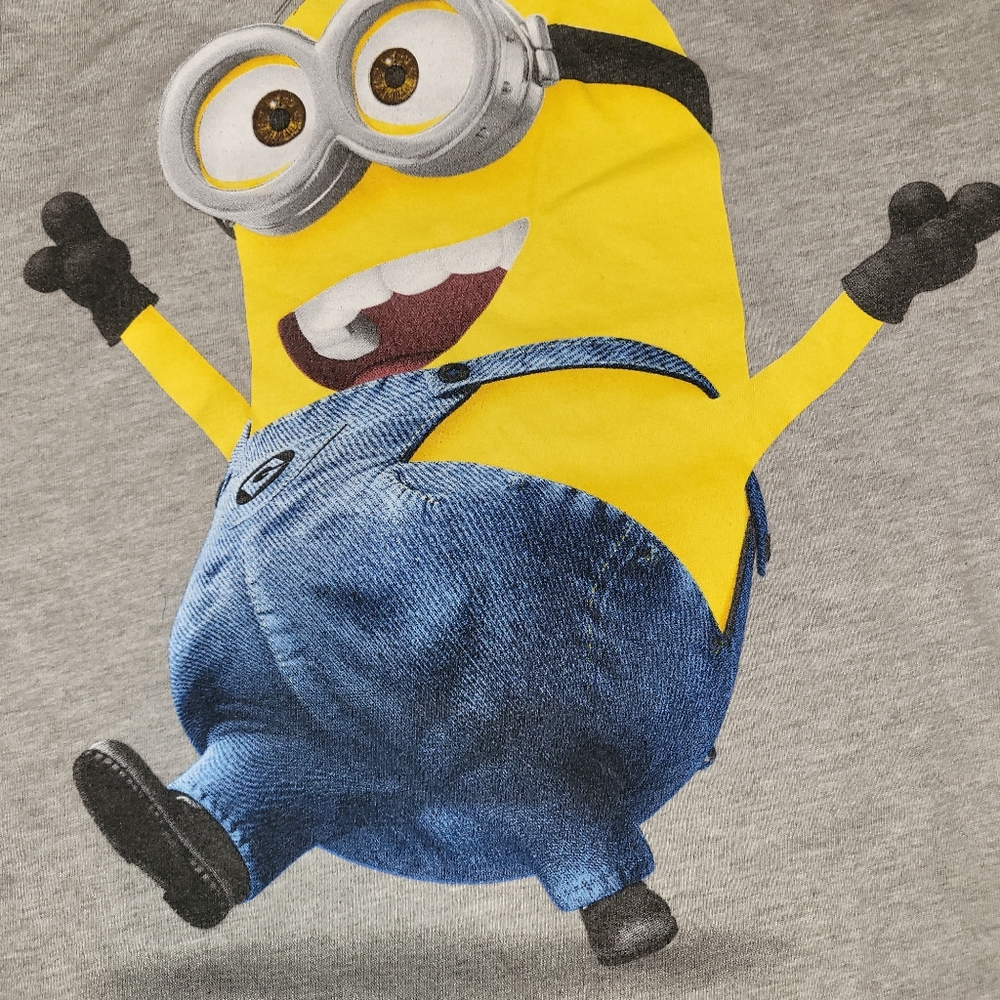 BOY'S OLD NAVY MINION SHIRT SIZE 6-7 SMALL - Picture 2 of 5